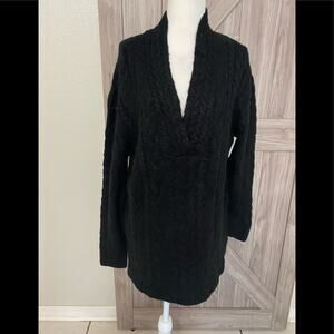 NWT cloth. Black medium tunic sweater